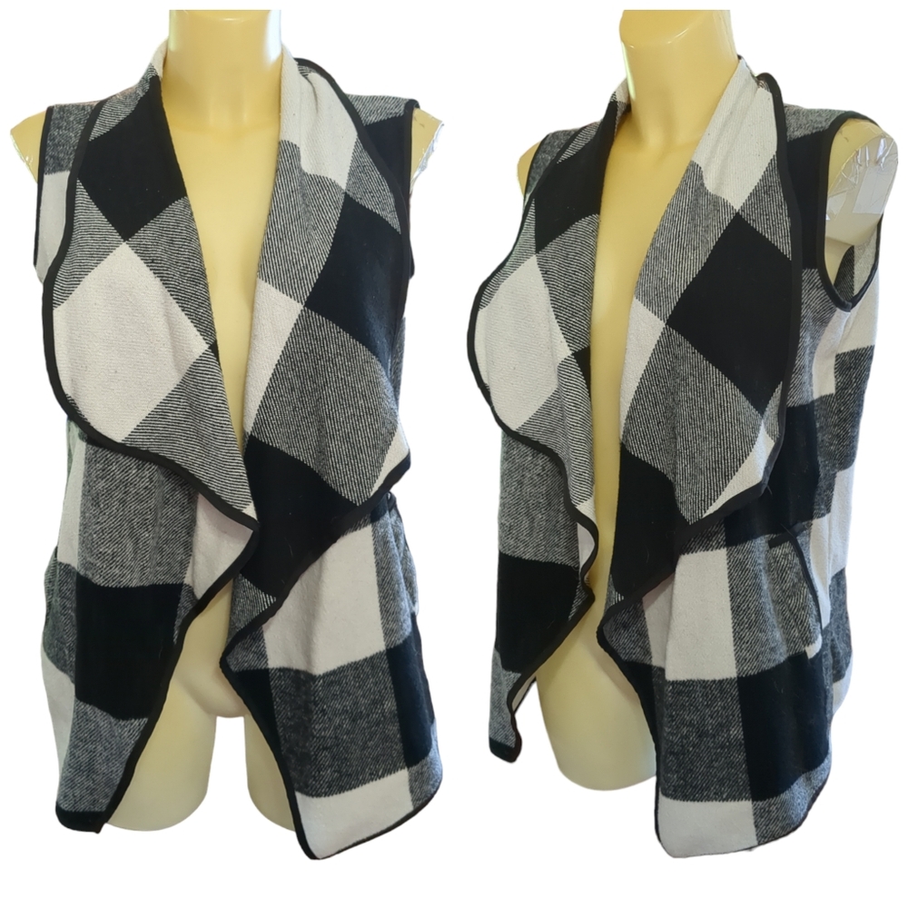 ❗$1 Bundled❗Black and White Plaid Open Front Vest